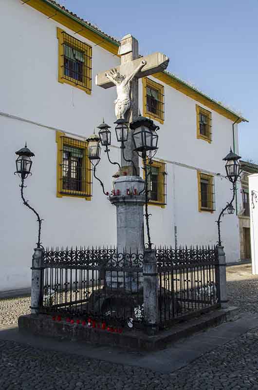 Córdoba 102 - plaza de Capuchinos y Cristo de los Faroles.jpg